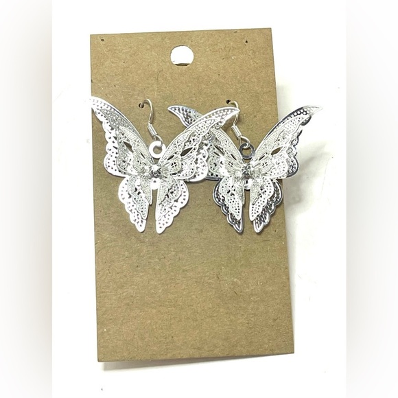 NEW! Gorgeous Cut out Butterfly Earrings.​ - Picture 3 of 5